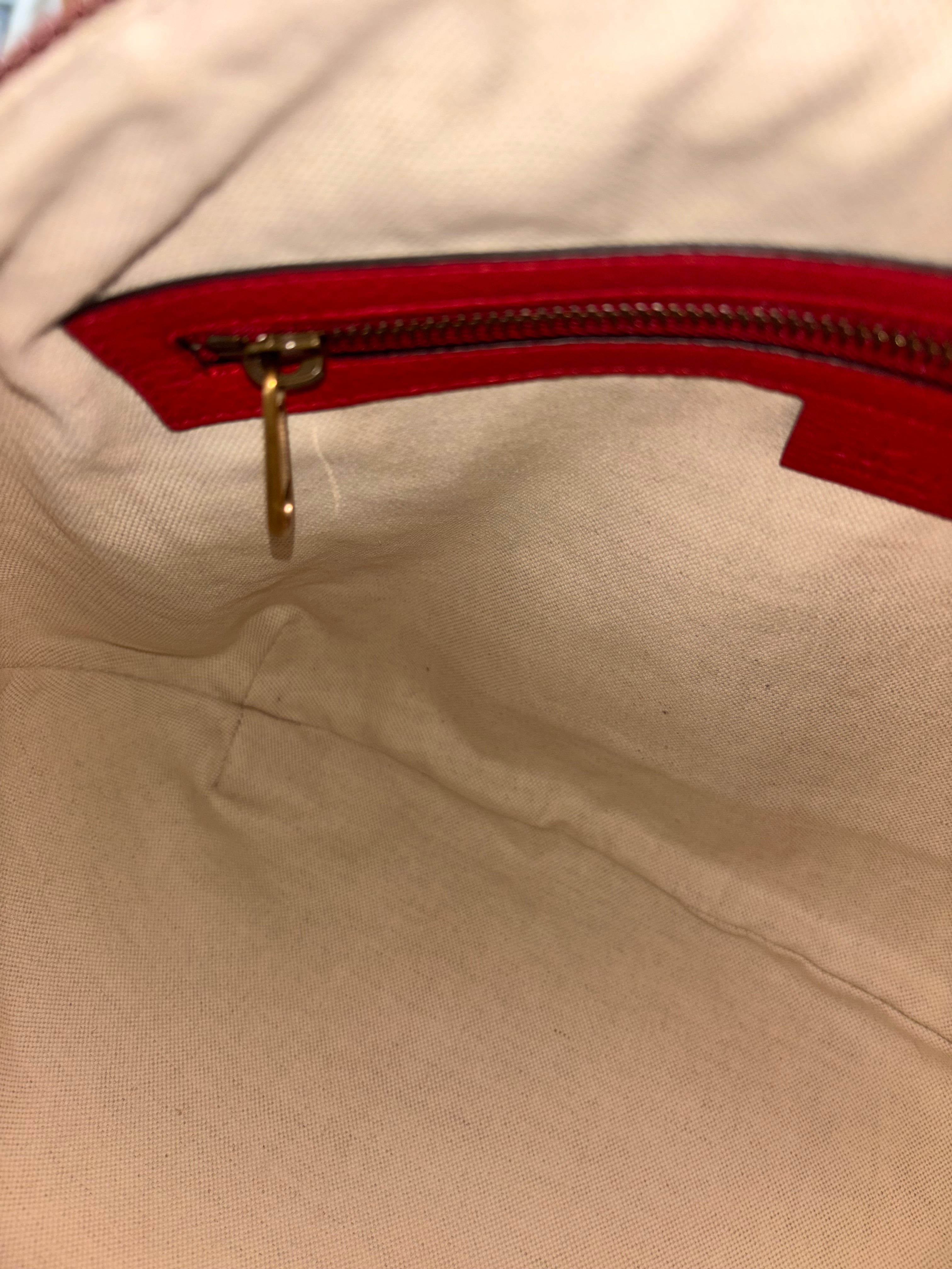 Authentic Gucci Red Leather Vintage Logo Shoulder/Shoulder Bag