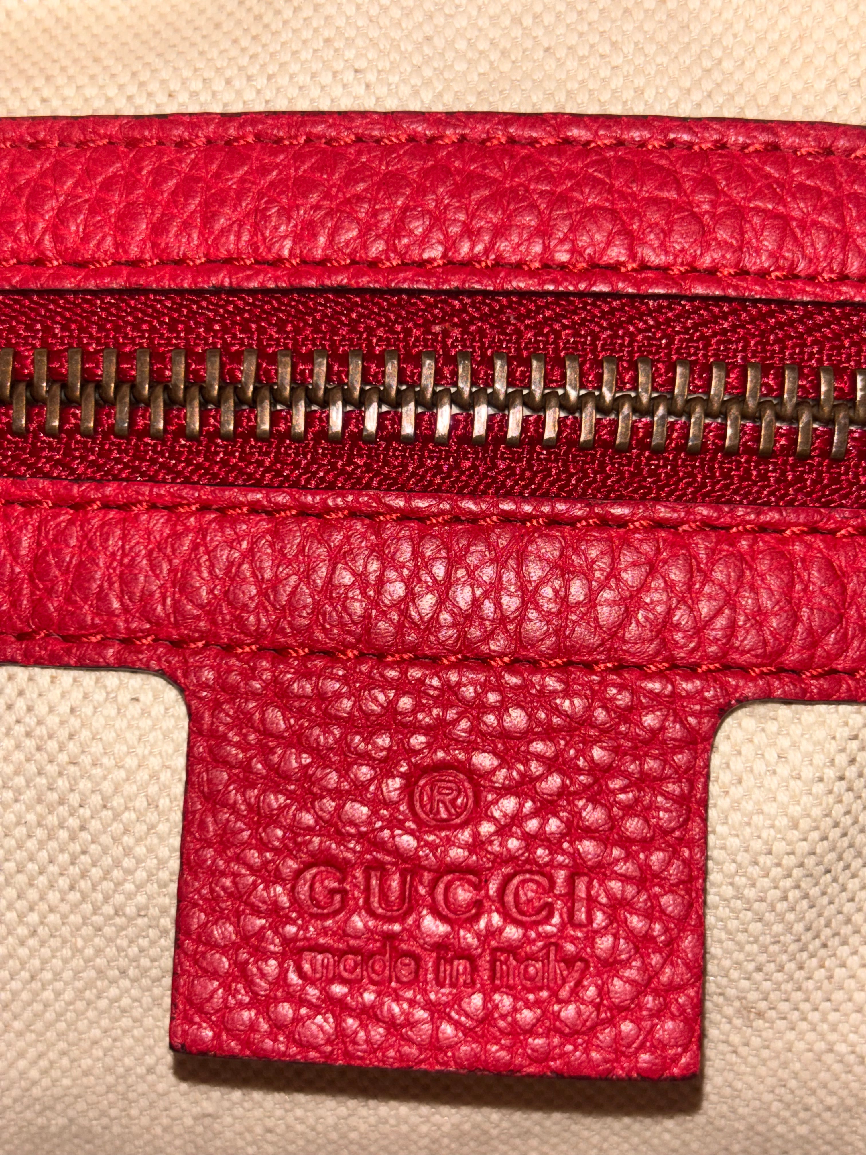Authentic Gucci Red Leather Vintage Logo Shoulder/Shoulder Bag