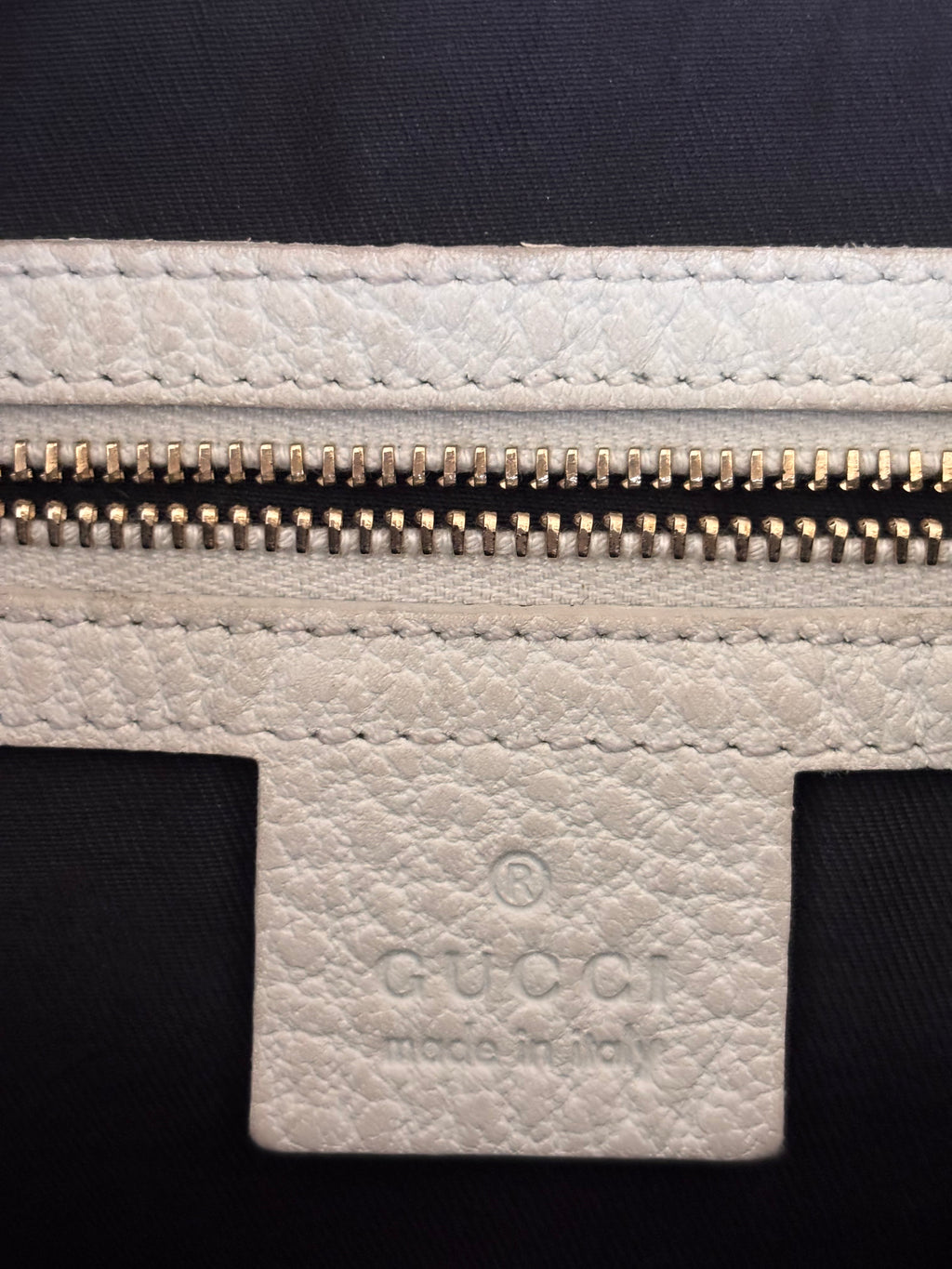 Gucci White Pebbled Leather Large Interlocking GG Hobo Shoulder Bag